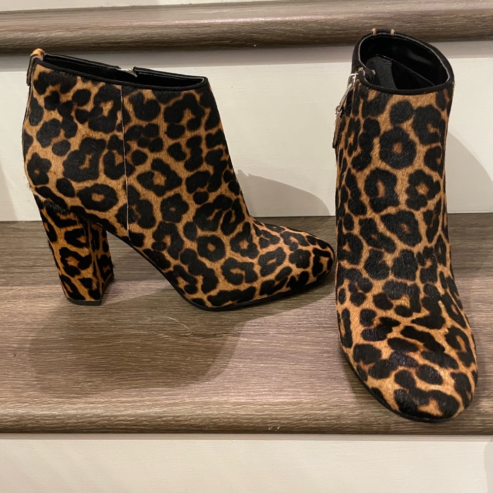 Same Edelman animal print boots